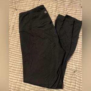 Black 90-degree by reflex leggings. Size Medium.